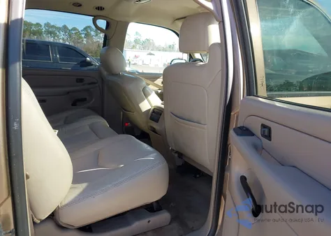 2004 Chevrolet Suburban 1500 Ls z USA, uszkodzony, nr VIN 1GNEC16Z24J155696